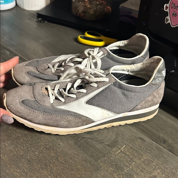 VARSITY VANGUARD SHOE BY BROOKS WOMENS 10B - Picture 1 of 6